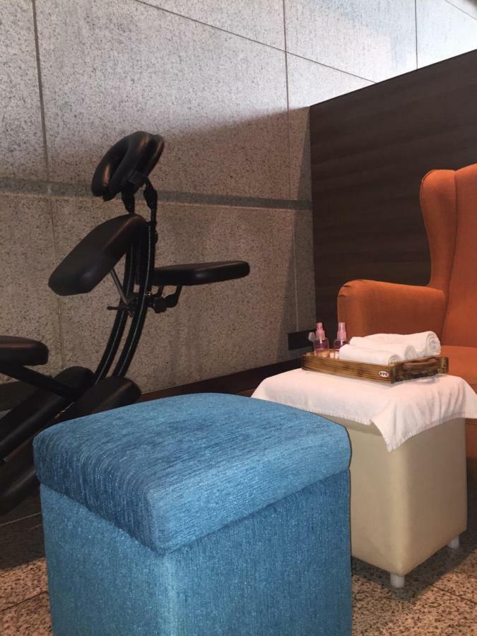 Aviserv Lounge Hotel Mumbai Exterior photo